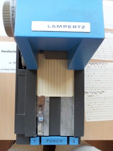 Ein Handlocher der Firma LAMPERTZ, der "PDA der 1950er-Jahre"