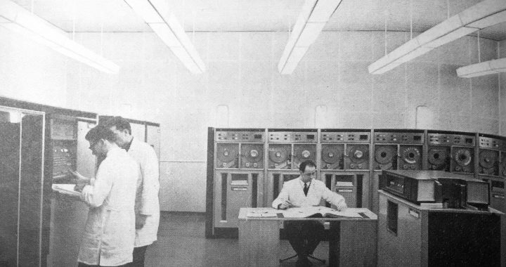 Programmierer an einer UCT II im Datenverarbeitungszentrum Berlin (DVZ), 1966